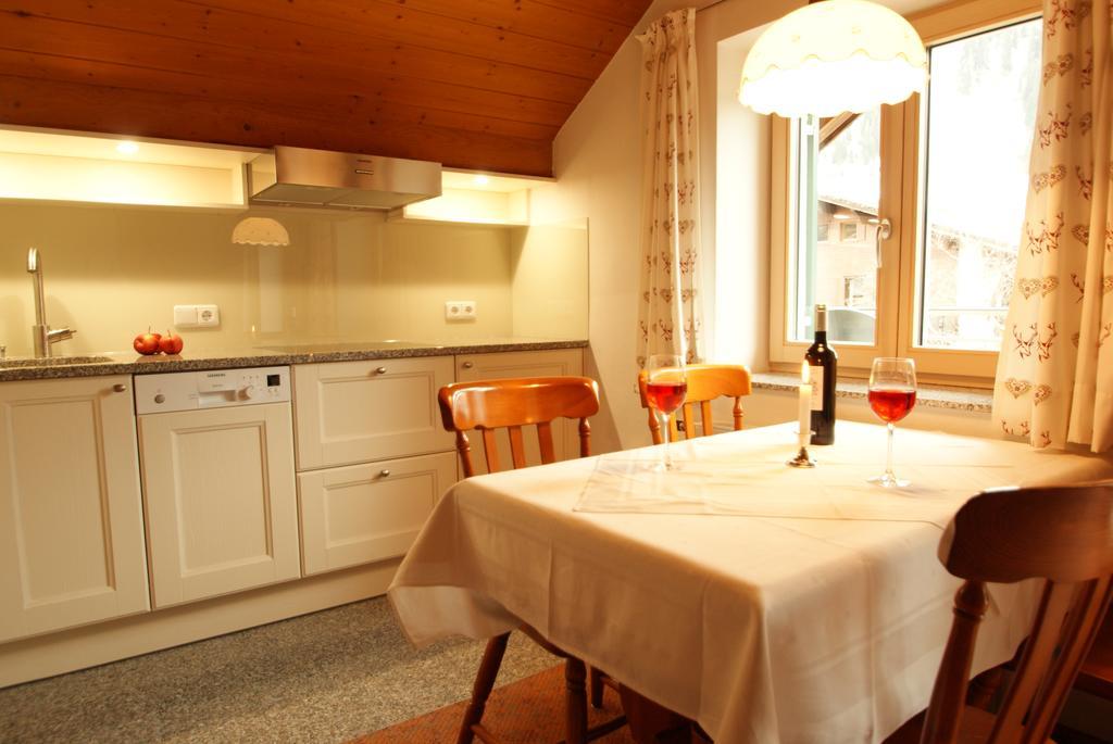 Haus Landbrugg Daire Lech am Arlberg Oda fotoğraf